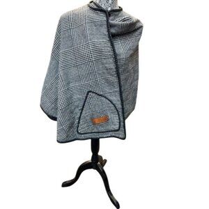 Coach Womens Houndstooth Reversible Wool Blend Cape With Leather Trim Black/Whit